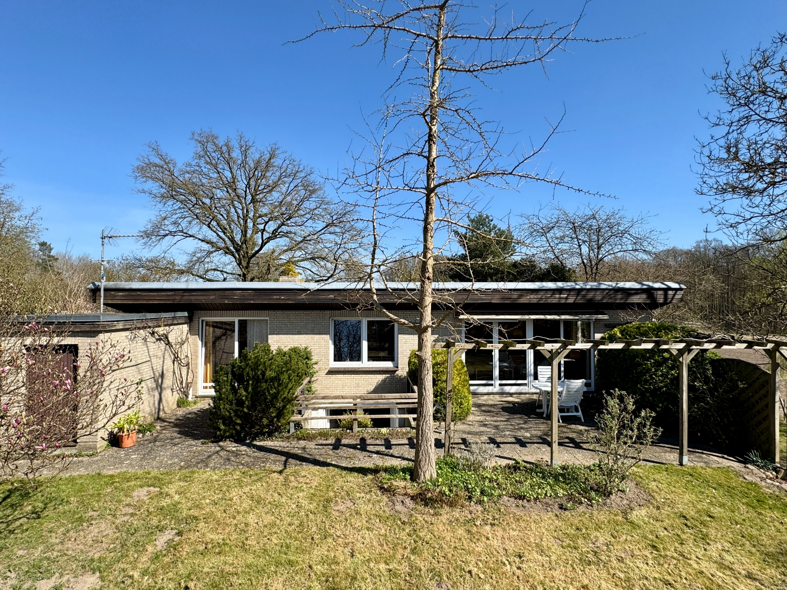 Außenansicht Gebäude Garten