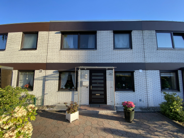 Modernisiertes Reihenmittelhaus mit viel Wohnfläche, 23554 Lübeck, Reihenmittelhaus