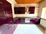 EG - Küche - Endreihenhaus mit Oberteichblick – 42 m² Terrasse und Stellplatz in zentraler Lage