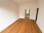 OG Schlafzimmer - Kernsanierte 3-Zi.-2.OG-Wohnung mit Balkon