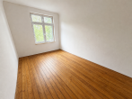 OG Schlafzimmer - Kernsanierte 3-Zi.-2.OG-Wohnung mit Balkon