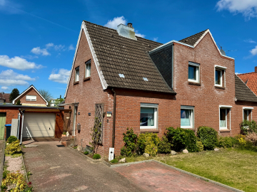 Doppelhaushälfte mit gemütlichem Garten, 23617 Stockelsdorf, Doppelhaushälfte