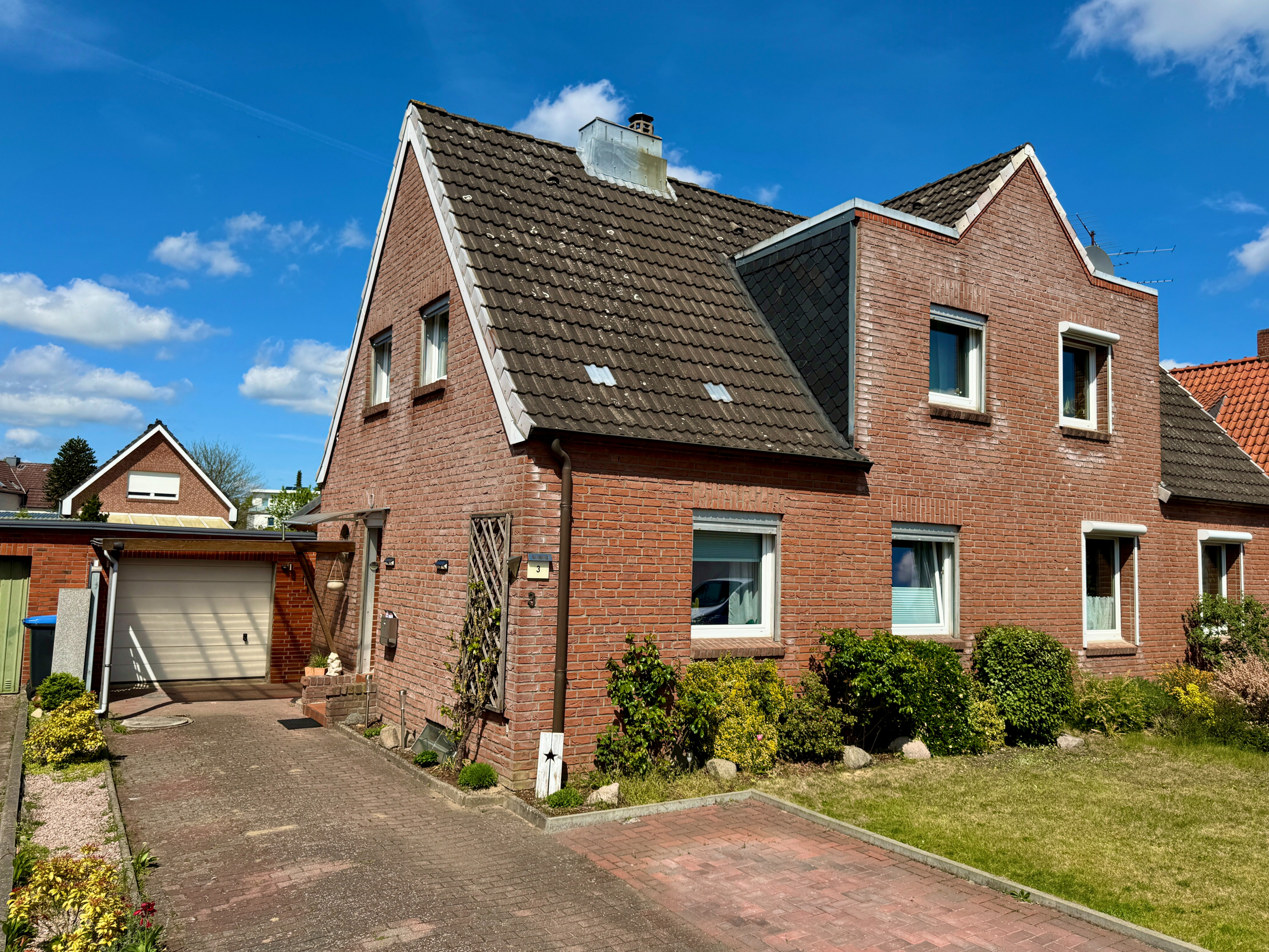 Doppelhaushälfte mit gemütlichem Garten