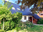 Hausansicht Straße - Einfamilienhaus auf Eigenland in Moisling/Niendorf mit Wintergarten, Doppelgarage und großem Garten