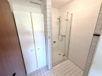 OG Badezimmer - Naturnaher Lage von St. Jürgen: Gepflegtes Reihenmittelhaus mit Garage & zwei Räumen als Nutzfläche