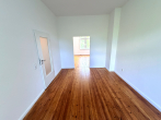 Wohnzimmer - Kernsanierte 3-Zi.-2.OG-Wohnung mit Balkon- zu sofort