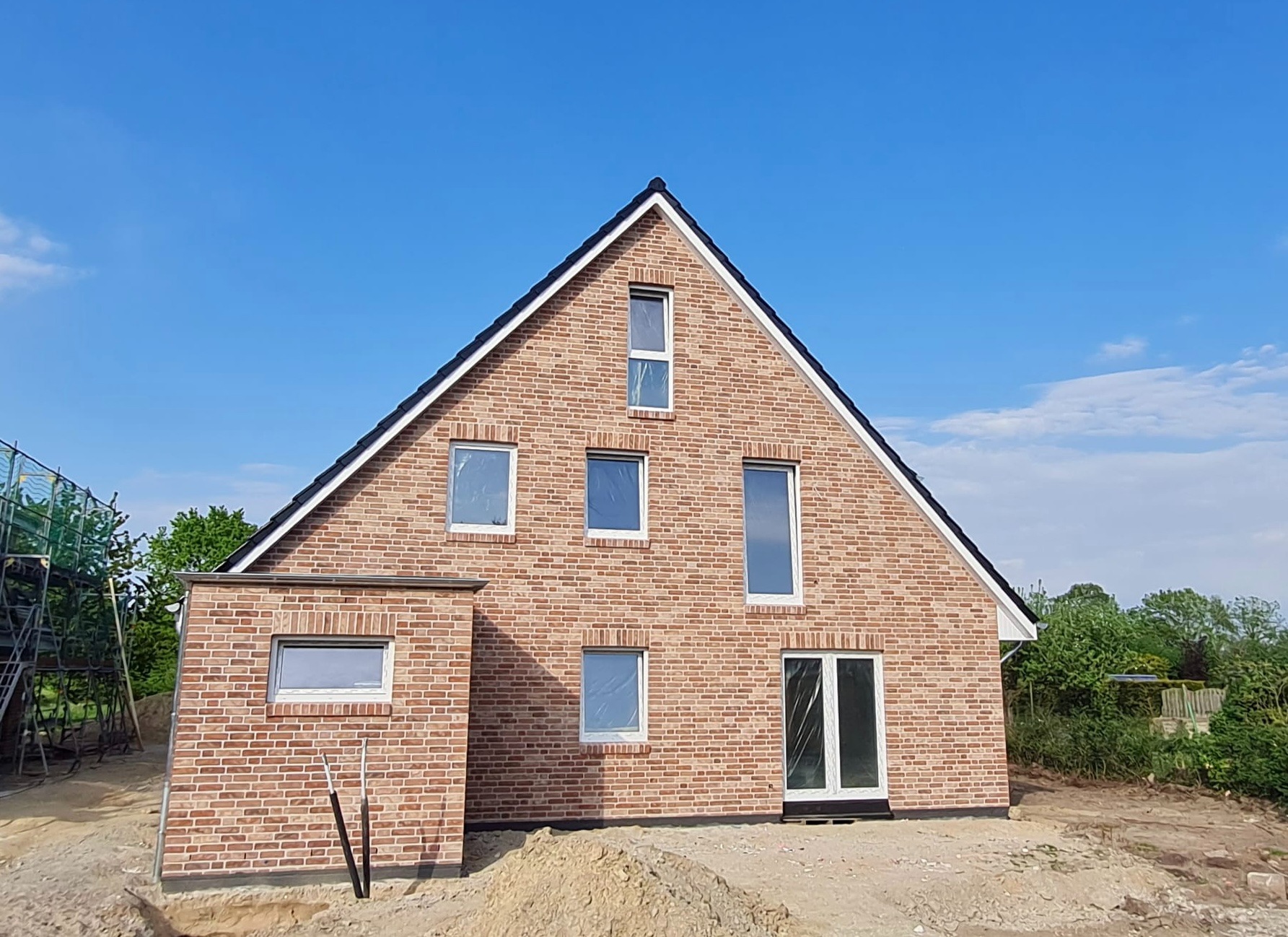 Wohnen im Neubau auf großem Grundstück in ruhiger Naturlage