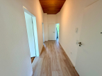 Flur - Kernsanierte 3-Zi.-2.OG-Wohnung mit Balkon