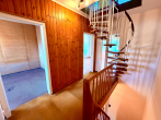 OG Flur Treppe - Reihenmittelhaus mit sonnigem Garten und Ausbaupotenzial im Dachboden auf Erbpacht