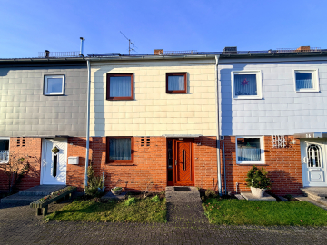 Reihenmittelhaus mit sonnigem Garten und Ausbaupotenzial im Dachboden auf Erbpacht, 23627 Groß Grönau, Reihenmittelhaus