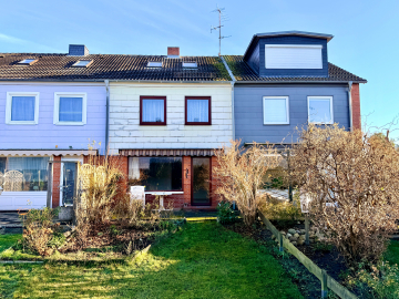 Reihenmittelhaus mit sonnigem Garten und Ausbaupotenzial im Dachboden auf Erbpacht, 23627 Groß Grönau, Reihenmittelhaus