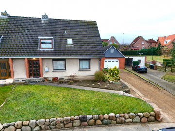 Doppelhaushälfte mit großer Garage, 23568 Lübeck, Doppelhaushälfte