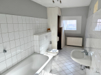 OG Badezimmer - Endreihenhaus mit Oberteichblick – 42 m² Terrasse und Stellplatz in zentraler Lage